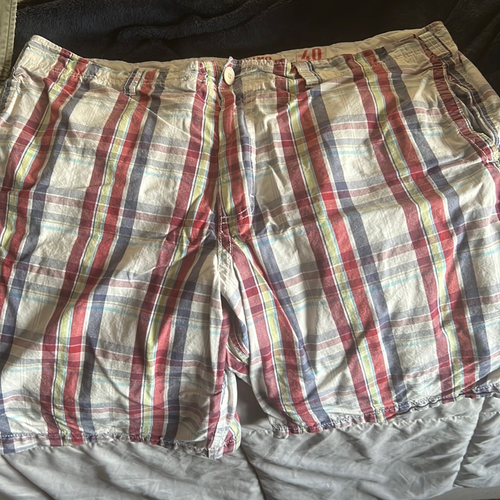 Men’s plaid shorts